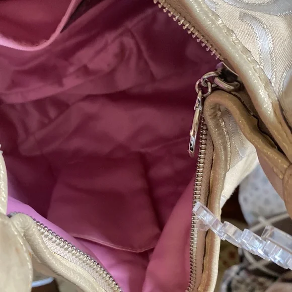 🦊 Coach gold crossbody. - Picture 6 of 6